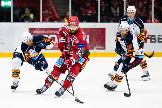 Modos Emil Wahlberg och Djurgårdens Cameron Ernst Schilling