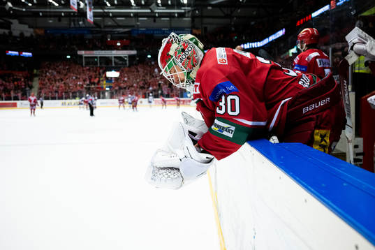 Modos målvakt Kristers Gudlevskis deppar