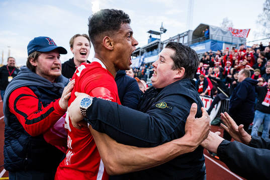 Japhet Sery Larsen of Brann celebrates