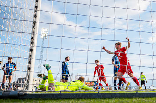 Aune Heggebø of Brann celebrates