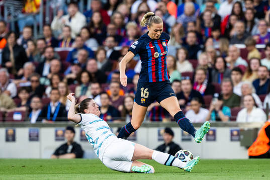 Maren Mjelde of Chelsea and Fridolina Rolfö of Barcelona