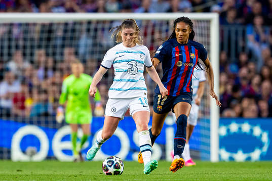 Maren Mjelde of Chelsea and Salma Paralluelo of Barcelona