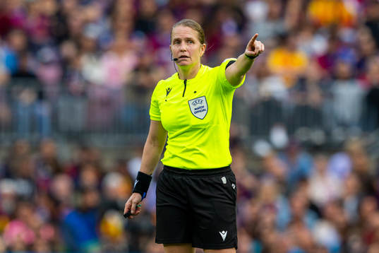 Referee Esther Staubli
