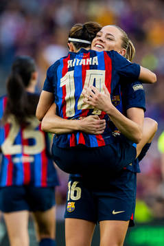Aitana Bonmati and Fridolina Rolfö of Barcelona celebrate