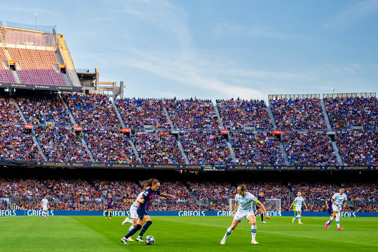 Caroline Graham Hansen of Barcelona and Magdalena Eriksson