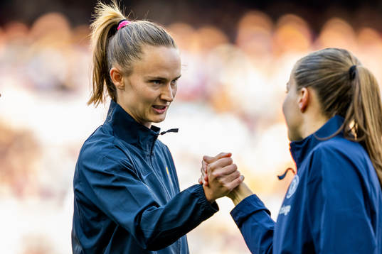 Caroline Graham Hansen of Barcelona and Guro Reiten of