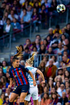 Patri Guijarro of Barcelona and Pernille Harder of Chelsea