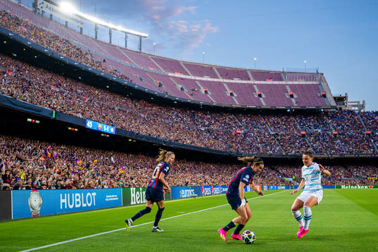 Caroline Graham Hansen of Barcelona, Patri Guijarro of