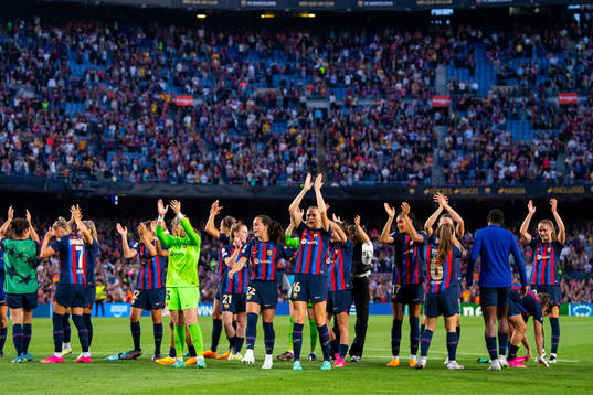 Fridolina Rolfö and players of Barcelona celebrate