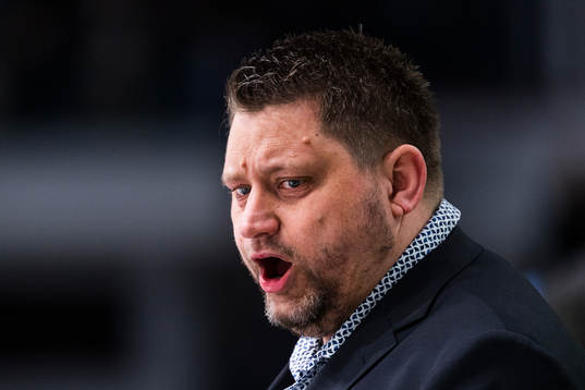Modos tränare Mattias Karlin