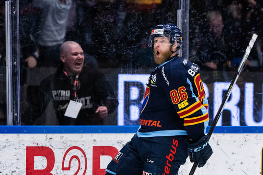 Djurgårdens Linus Klasen jublar