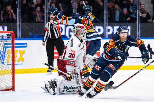 Modos målvakt Kristers Gudlevskis deppar