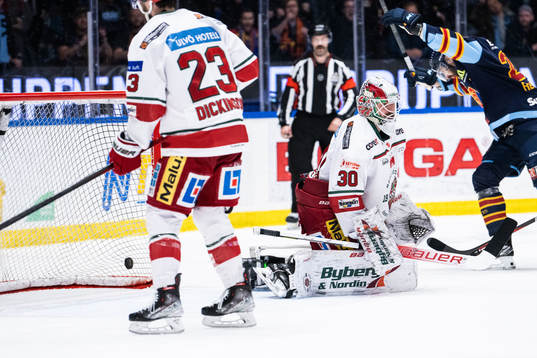 Modos målvakt Kristers Gudlevskis deppar