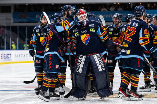 Djurgårdens målvakt Jesper Myrenberg jublar med