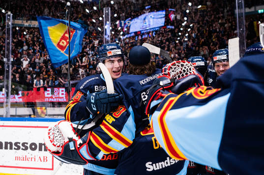 Djurgårdens Liam Öhgren och målvakt Matthew Galajda