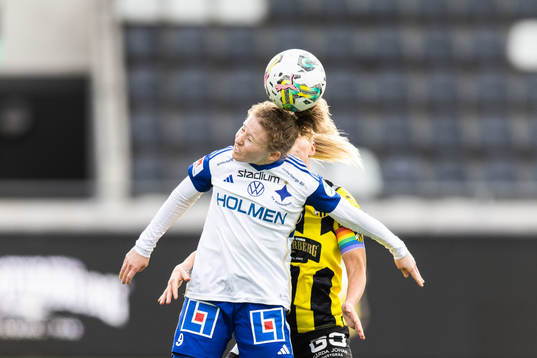 IFK Norrköpings Nicole Robertson och Häckens Josefine