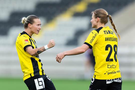 Häckens Anna Anvegård jublar