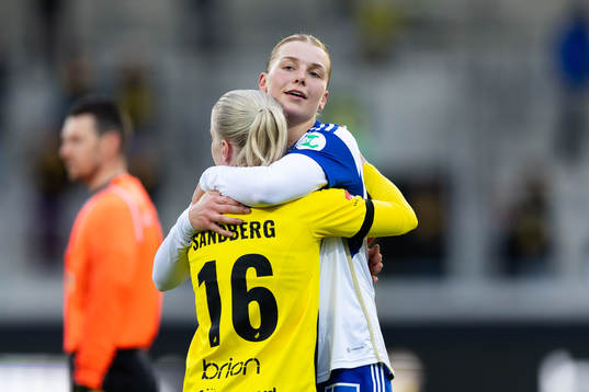 Häckens Anna Sandberg och IFK Norrköpings Diljá Ýr