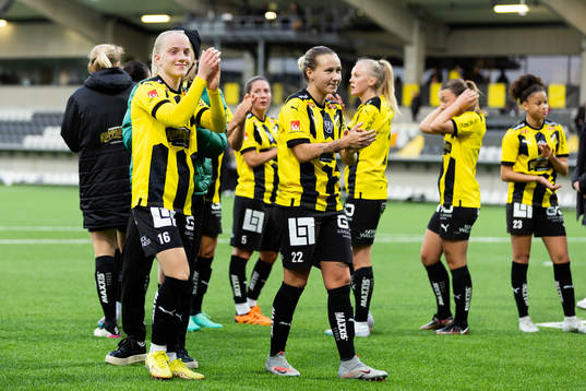 Häckens Anna Sandberg och Marika Bergman Lundin  jublar