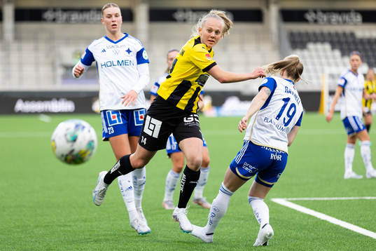 IFK Norrköpings Diljá Ýr Zomers och Sabina Ravnell mot