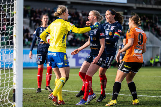 Linköpings Emma Östlund och Emma Lennartsson jublar med