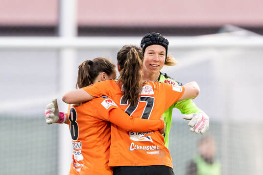 Kristianstads målvakt Melina Loeck, Alice Nilsson och