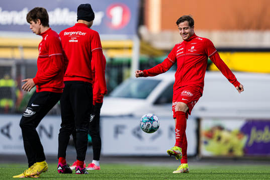 Frederik Børsting of Brann warms up
