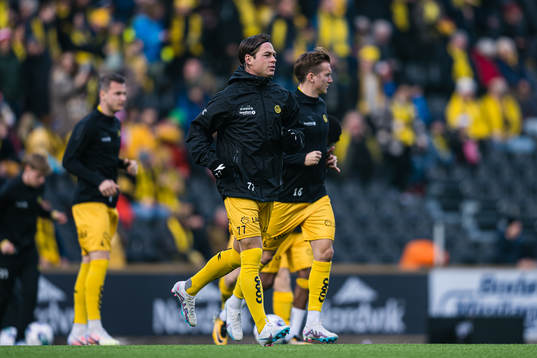 Patrick Berg of Bodø/Glimt warms up