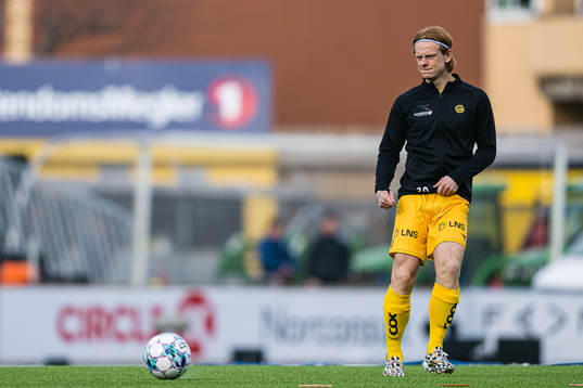 Adam Sørensen of Bodø/Glimt warms up
