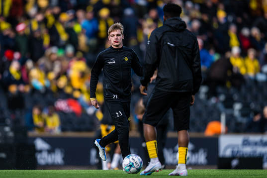 Jeppe Kjær Jensen of Bodø/Glimt warms up