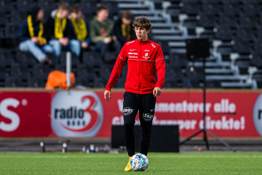 Niklas Jensen Wassberg of Brann warms up