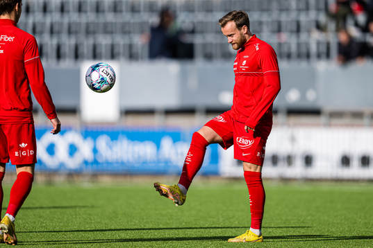 Bård Finne of Brann warms up