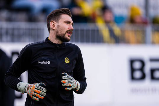 Nikita Haikin of Bodø/Glimt warms up