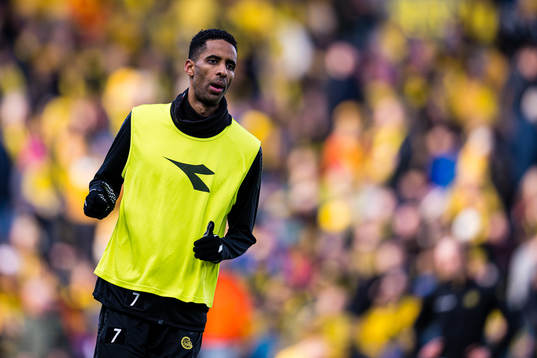 Amahl Pellegrino of Bodø/Glimt warms up