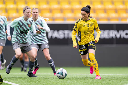Sils Sara Ekström och Elfsborgs Izabella Bergström