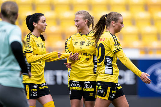 Elfsborgs Izabella Bergström jublar med Linn Sångberg