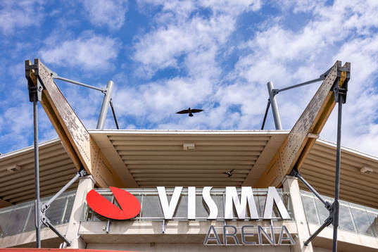 Exteriör vy av Visma arena före fotbollsmatchen i