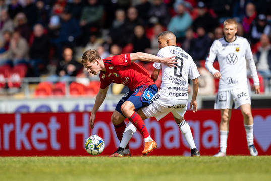 Östers Alex Thor Hauksson och Östersunds Erick Brendon