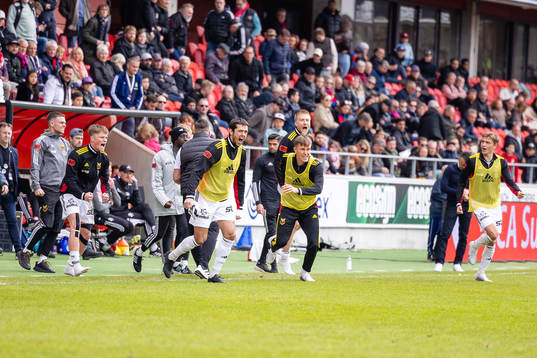 Östersunds spelare jublar på slutsignal