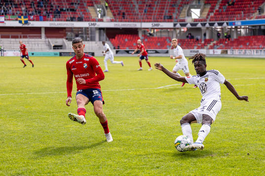 Östers Ahmed Bonnah och Östersunds Yannick Adjoumani