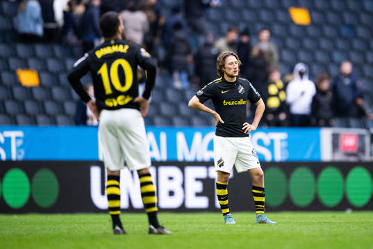 AIKs Jimmy Durmaz och Axel Björnström deppar