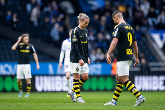 AIKs Viktor Fischer och Omar Faraj deppar