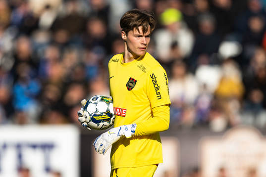 Brommapojkarnas målvakt Filip Sidklev