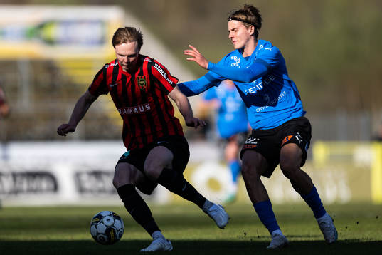 Brommapojkarnas Tim Waker och Halmstads Erik Ahlstrand