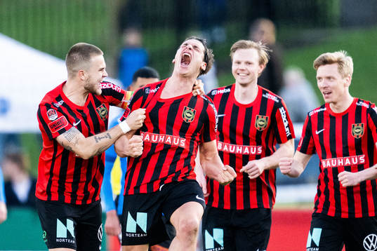Brommapojkarnas Kevin Ackermann jublar