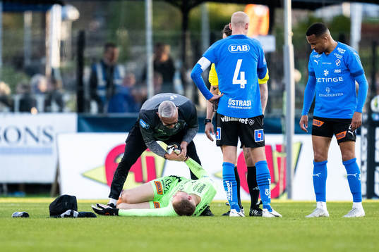 Halmstads målvakt Malkolm Nilsson Säfqvist har ont och