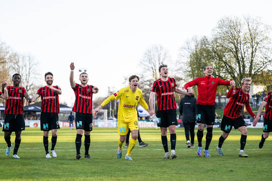 Brommapojkarnas Marijan Cosic, Amadeus Sögaard, målvakt