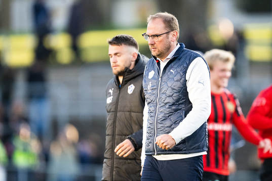 Halmstads tränare Magnus Haglund deppar