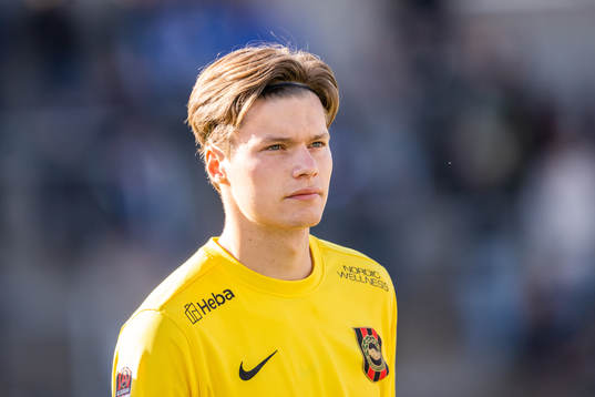 Brommapojkarnas målvakt Filip Sidklev