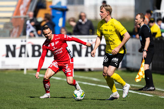 Elfsborgs Niklas Hult och Mjällbys Herman Johansson